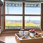 1 Bedroom Cozy In Prázdninový dům